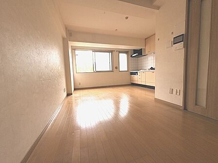 家族が一番集まる場所だから広々としつつも素敵な空間であって欲しい。みんながくつろぐリビングからキッチンまでが一つの空間のように繋がる間取り。