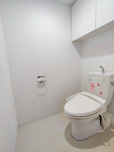 トイレにはウォシュレット機能を標準装備。