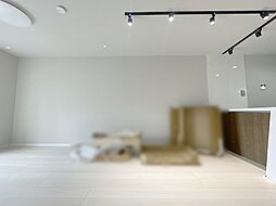 家族の集まるリビングは気持ちの良い自然光が差し込む団欒空間。室内のご見学予約も随時、受付中ですのでお気軽にお問合せください。