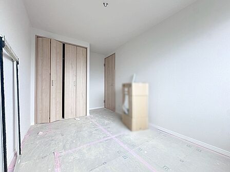 実際に室内をご見学頂くと生活のイメージが広がります。家具を置いたイメージや窓からの景色など、現地で体感ください。