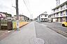 外観：安心して暮らすことのできる住宅街。　住宅地の道路は一般に交通量が少なく車などの騒音が少ないため、住民にとって静かな生活環境が提供されます。 