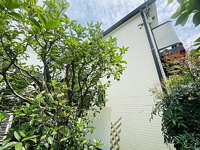外観：実際に室内をご見学頂くと生活のイメージが広がると思います。家具を置いたイメージや窓からの景色など現地で体感ください。 