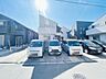 外観：周辺の街並みの中で適度な主張、生活に溶け込むシンプルなデザインの外観が魅力の一戸建です。 