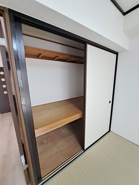 各お部屋に収納が設置されています。