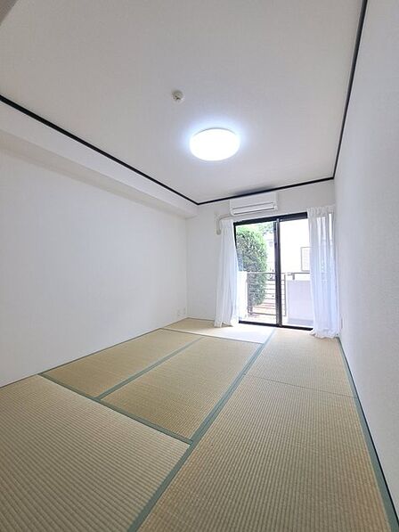 和室がある間取り。畳の香りとともにどこか落ち着く空間です。