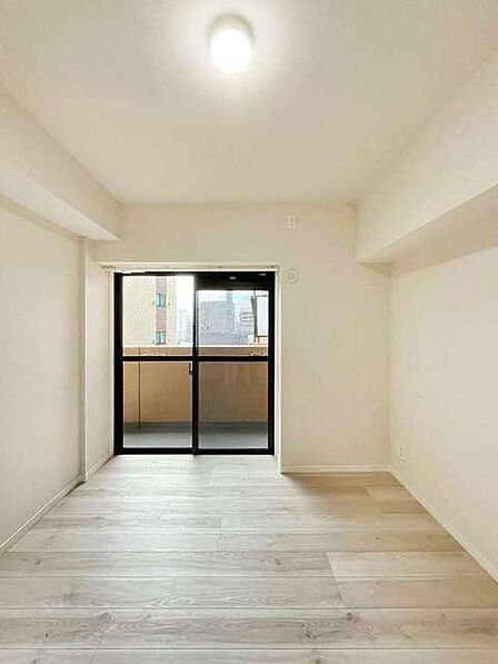 実際に室内をご見学頂くと生活のイメージが広がります。家具を置いたイメージや窓からの景色など、現地で体感ください。