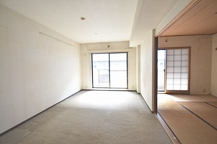 家族が一番集まる場所だから広々としつつも素敵な空間であって欲しい。みんながくつろぐリビングからキッチンまでが一つの空間のように繋がる間取り。 