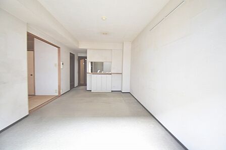 家族みんなが集まるリビング。広さを重視した家族全員が集まれるリビングは、住む上で大事な空間になります。