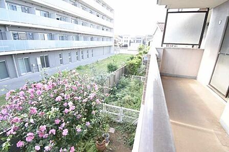 窓からの眺望です。実際に現地で眺望もご確認ください。 