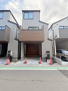 外観：建物が完成しましたので室内のご見学予約スタート。当日のご見学予約も大歓迎です。お気軽にご連絡ください。エステート白馬国分寺店は火曜水曜も営業しております。 