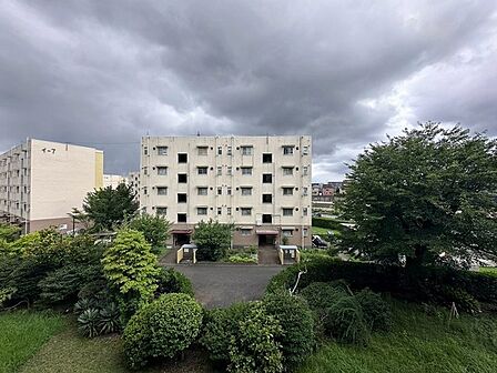 窓からの眺望です。実際に現地で眺望もご確認ください。
