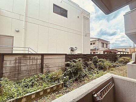 窓からの眺望です。実際に現地で眺望もご確認ください。 