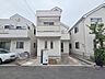 外観：周辺は住宅が建ち並ぶ閑静な住宅街です。 