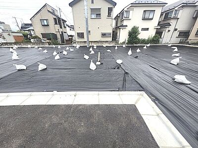 外観：建築条件なしの敷地。弊社グループ「白馬建設」にて建物プランをご提案できます。実際の陽当たりやサイズ感を現地でお確かめください。  