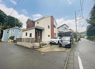 外観：実際に室内をご見学頂くと生活のイメージが広がります。家具を置いたイメージや窓からの景色など、現地で体感ください。 