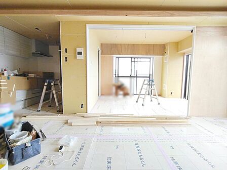 家族の集まるリビングは気持ちの良い自然光が差し込む団欒空間。室内のご見学予約も随時、受付中ですのでお気軽にお問合せください。 