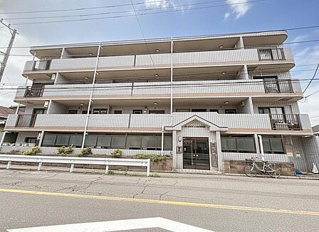 実際に室内をご見学頂くと生活のイメージが広がります。家具を置いたイメージや窓からの景色など、現地で体感ください。 