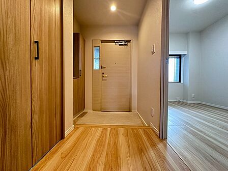 明るいデザインと、収納スペースを効果的に配置することで、使い勝手を最大限に引き出しています。