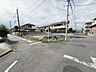 外観：周辺は住宅が建ち並ぶ閑静な住宅街です。 