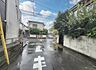 外観：周辺は住宅が建ち並ぶ閑静な住宅街です。 