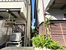 外観：周辺は住宅が建ち並ぶ閑静な住宅街です。