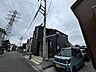 外観：周辺は住宅が建ち並ぶ閑静な住宅街です。 