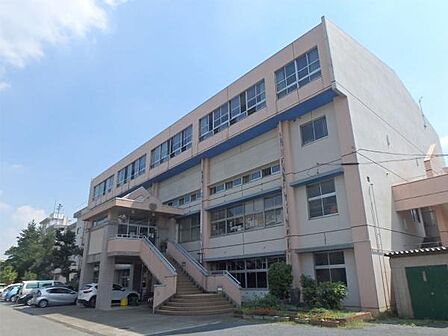 川越市立霞ケ関東中学校まで509m、【設立】昭和52年【生徒数】324名【教育目標】自ら学ぶ 心身ともに 健やかな生徒