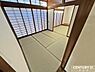 和室：【東側6帖和室】隣接した和室と合わせて広々12帖の空間としても使えて、使い勝手良好！くつろぐスペース、客間など柔軟に使えます。