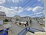 その他：バルコニーからの眺望です。晴れた日には青空が広がり、心地よい風に包まれながら、ゆったりとした時間をお過ごしいただけます。