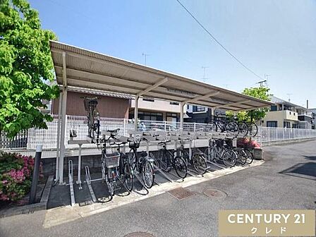 【駐輪場】通勤・通学などで自転車をお使いのご家族も安心してご利用いただけます。(空き状況は要確認)