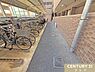その他：通勤・通学など自転車をお使いのご家族も駐輪場をご利用いただけます。屋根の付いた駐輪スペースは雨などによる錆から自転車を守ります。