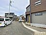 その他：分譲地内の開発道路のため、通り抜けの車がなく、お子様の飛び出しなどを心配せず安心して利用できます。