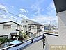 その他：バルコニーからの眺望です。晴れた日には青空が広がり、心地よい風に包まれながら、ゆったりとした時間をお過ごしいただけます。