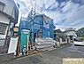 その他：閑静な住宅街に佇む、落ち着いた住環境が魅力。駐車スペースは2台分を確保しており、ご夫婦でお持ちの方も安心です。
