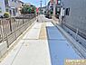 その他：【駐車場】2台の車を止めることのできるカースペース。アスファルトで舗装され、雨の日でもぬかるまず車内のきれいも維持できます。