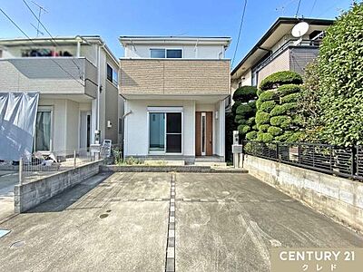 外観:2016年築・ゆとりある4LDK!南道路に面しており陽当り、開放感ともに良好。室内は大変キレイにお使いのため、心地よく新生活をスタートできます。 外観:2016年築・ゆとりある4LDK!南道路に面しており陽当り、開放感ともに良好。室内は大変キレイにお使いのため、心地よく新生活をスタートできます。