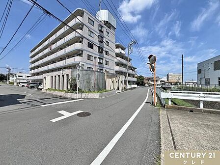 東武東上線・越生線「坂戸」駅徒歩15分。商業施設や教育機関が徒歩圏内に充実した住み良い環境です。