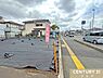その他：歩道がきれいに整備された前面道路は公道16ｍ、私道4ｍ。歩行者の通行スペースが確保された安心感のある立地。お気軽にお問い合わせください。