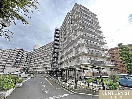 総戸数258戸のビッグコミュニティ。一部内装リフォーム実施、陽当りの良い南東向き3SLDK。ぜひ現地でご覧ください。