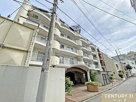 西武新宿線「本川越」駅徒歩9分、東武東上線「川越」駅徒歩21分。川越の蔵造りの街並みをはじめ、市内の人気スポットへもアクセスしやすい立地です。