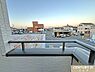 その他：バルコニーから広々とした青空が眺められます。前面に高い建物が少なく、開放感のある眺めが日々の暮らしに心地よさをプラスしてくれます。
