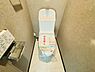 トイレ：清潔感のあるタンクレス風トイレの様子です
