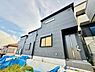 外観：黒い外壁とシンプルな形状の住宅外観写真