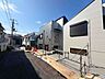 外観：住宅街に並ぶ新築の戸建ての外観です