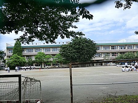 府中市立府中第四中学校　距離約550m