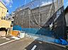 外観：建築中の建物を正面から見た外観