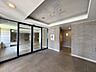 エントランス：南西向き角部屋のペット可マンションです♪