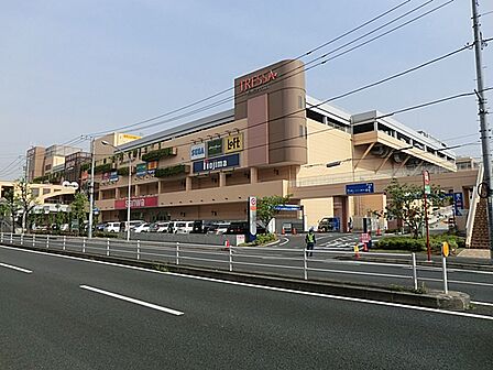 トレッサ横浜　距離約1100m