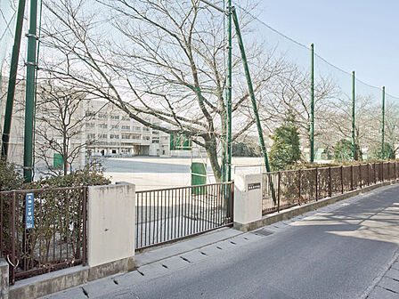 川崎市立西高津中学校 距離約1200m