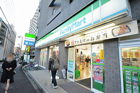 ファミリーマート 町田駅南口店まで約500m